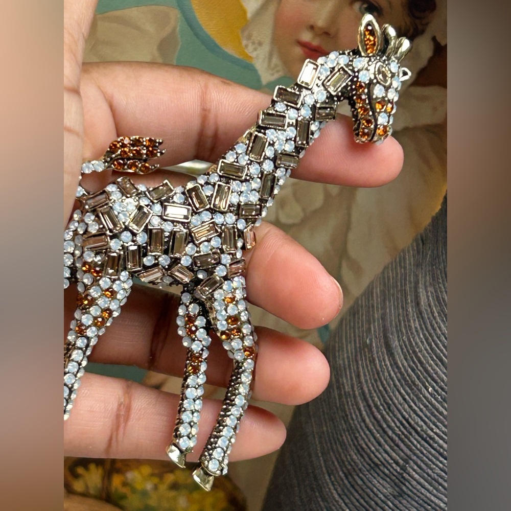 Crystal & Amber Giraffe Brooch Pin - Sparkling Women’s Jewelry